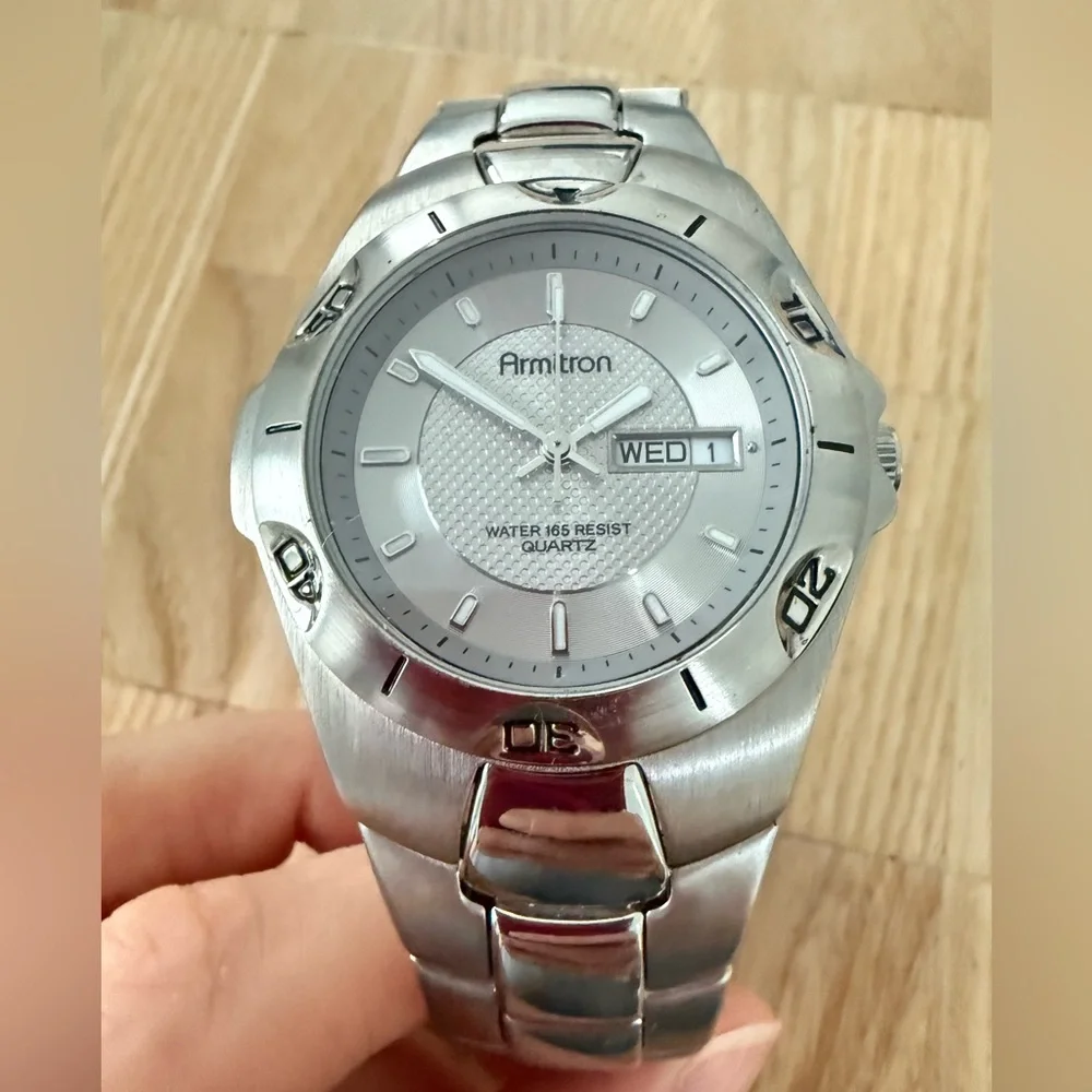 Armitron mens silver tone stainless steel watch NEW BATTERY